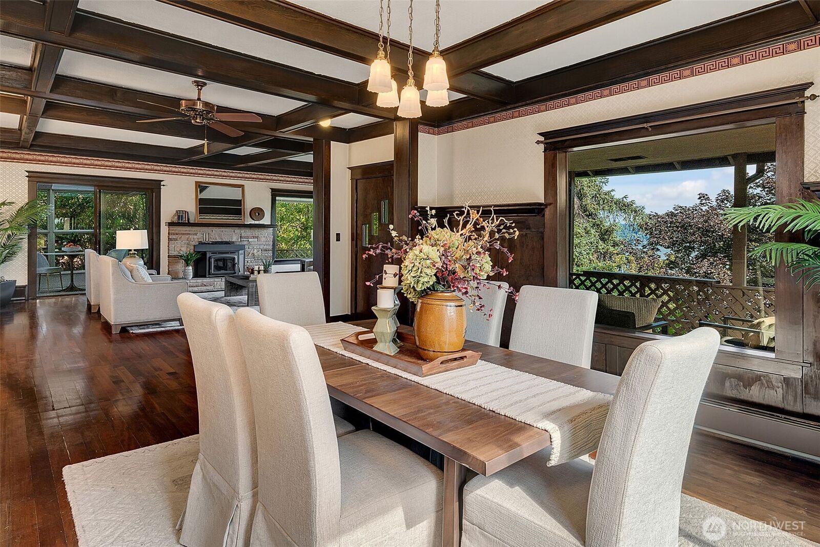 Property Photo: 9733 Arrowsmith Avenue S WA 98118