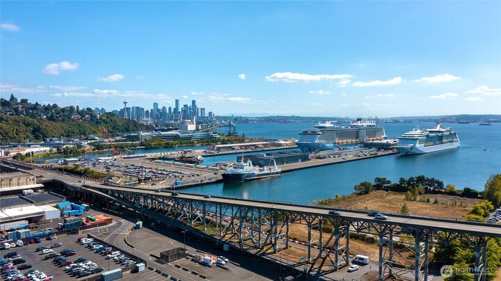 2325 W Plymouth Street  Seattle WA 98199 photo