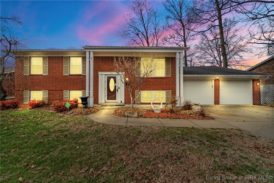 Property Photo:  925 Redwood Drive  IN 47129