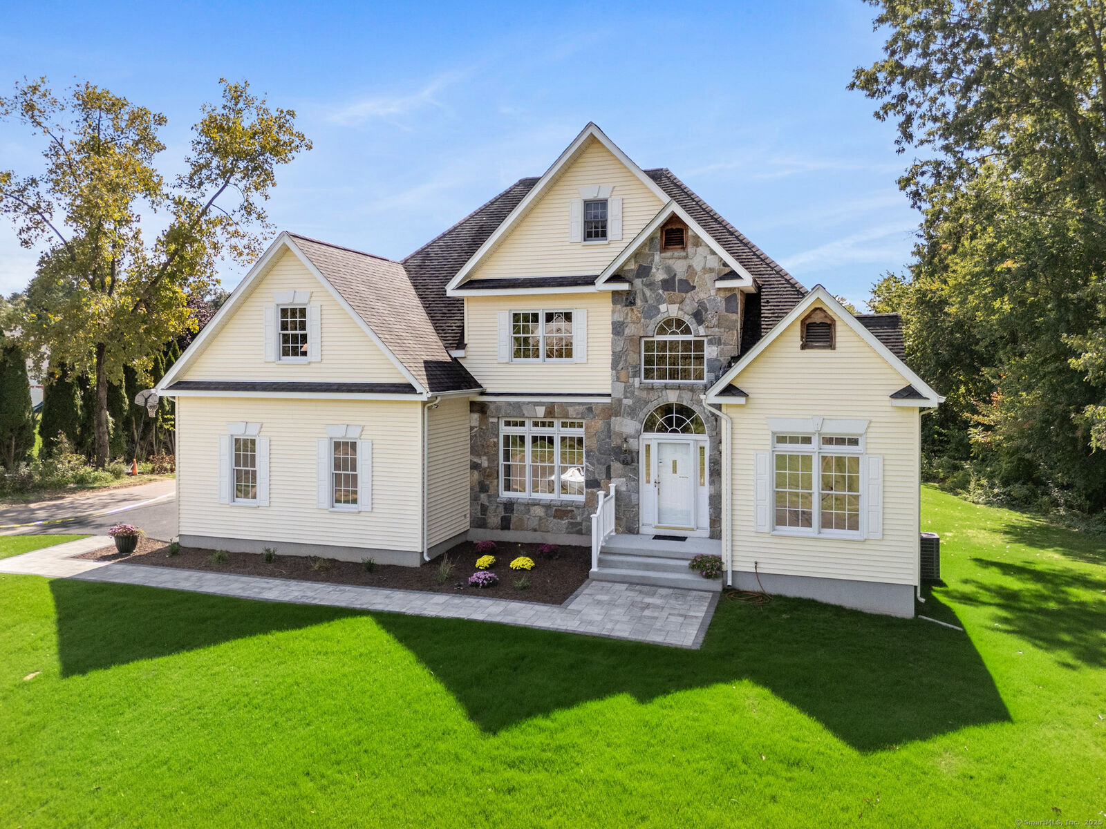 Property Photo:  88 Cambridge Drive  CT 06074 