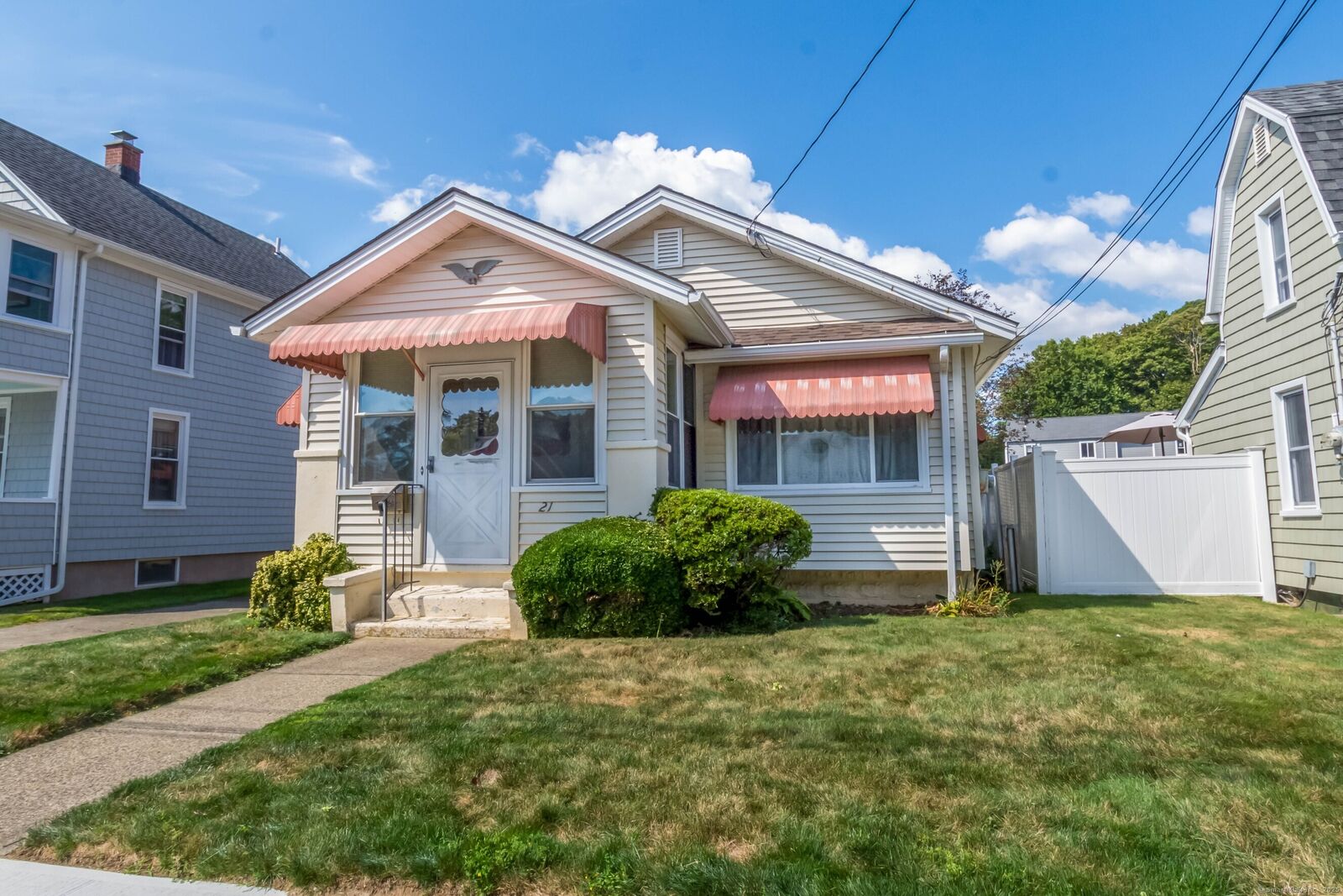 Property Photo:  21 Willow Street  CT 06460 