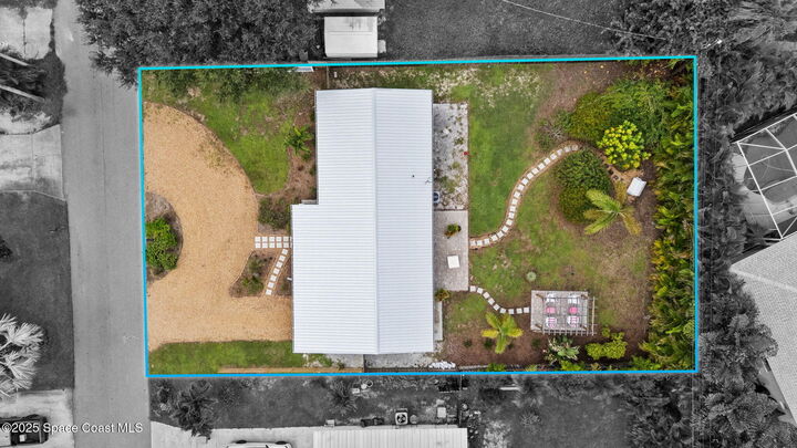 Property Photo: 320 Avenida De La Vista FL 32903