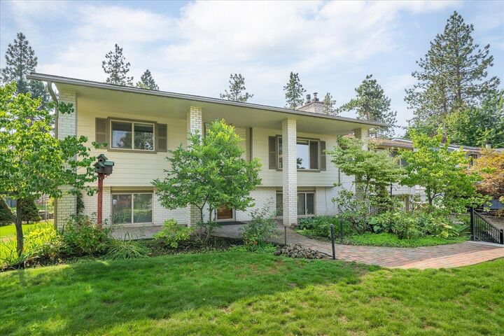 Property Photo:  2925 W 17th Ave  WA 99224 
