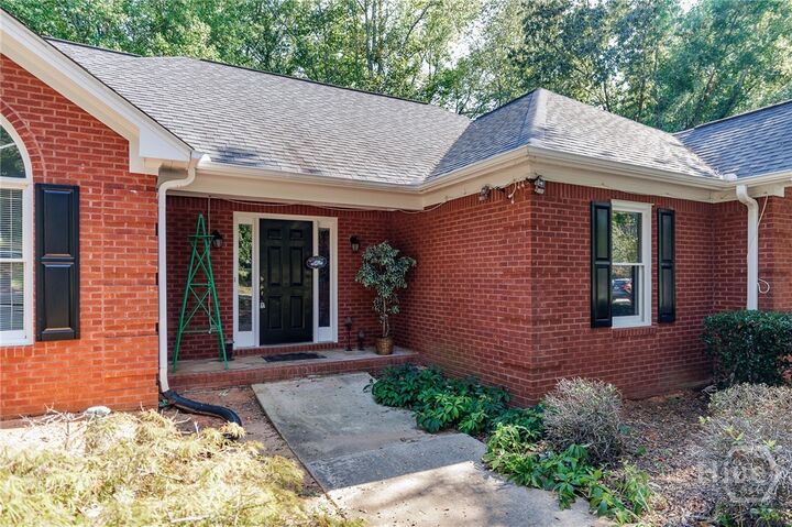Property Photo: 1220 Twelve Oaks Circle GA 30677