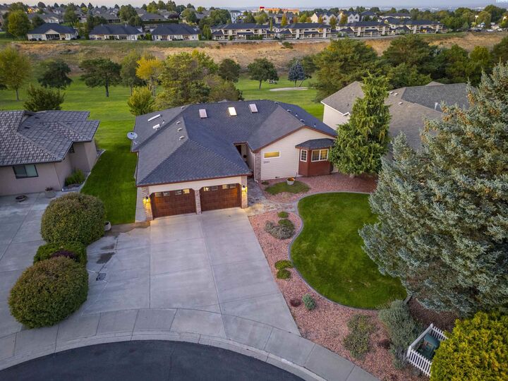 Property Photo:  3501 S Quillan Ct  WA 99337 