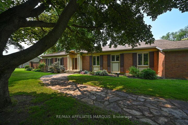 Photo de la propriété: 2995 43 Highway ON K7A 5B8