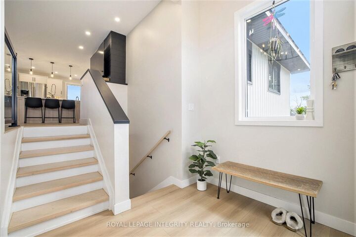 Photo de la propriété: 915 Code Drive ON K7A 4S6