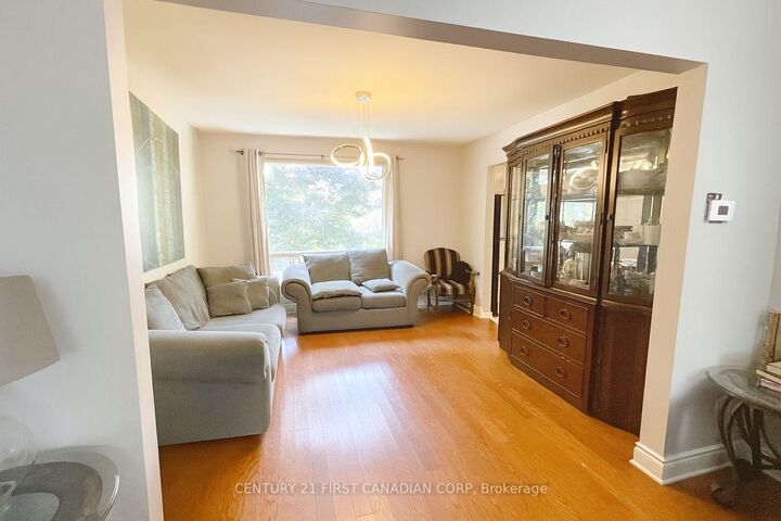 Property Photo:  46 Comox Court  ON N6K 3K9 