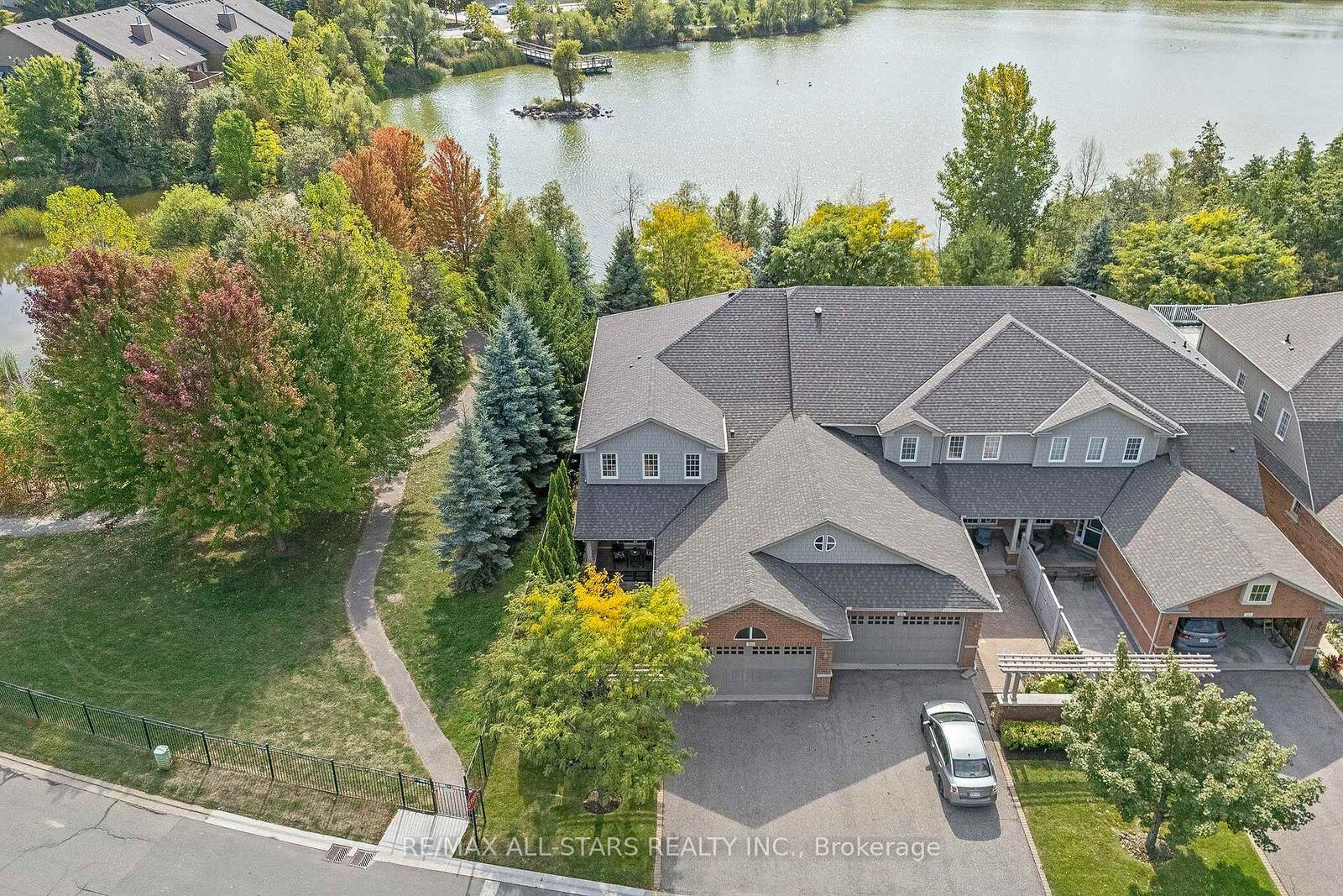 Property Photo: 86 Lakeside Vista Way ON L6E 0B6