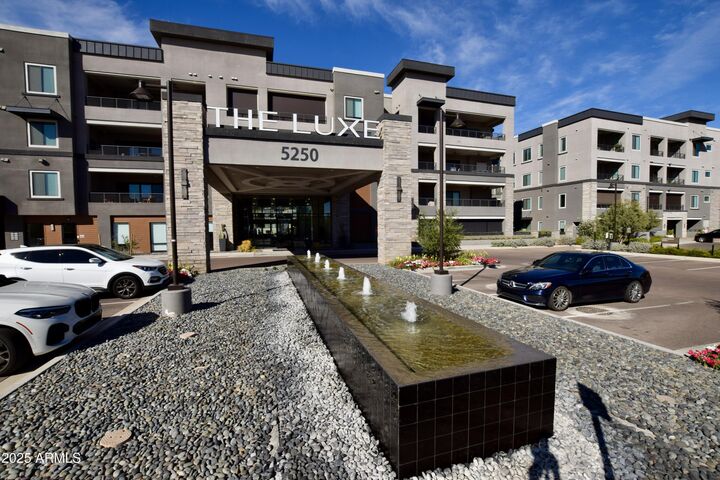 Property Photo: 5250 E Deer Valley Drive 405 AZ 85054