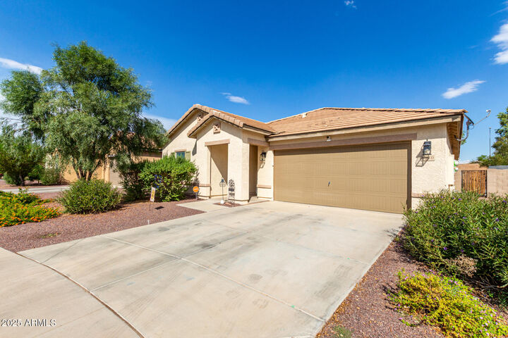 Property Photo: 6910 S 75th Drive AZ 85339