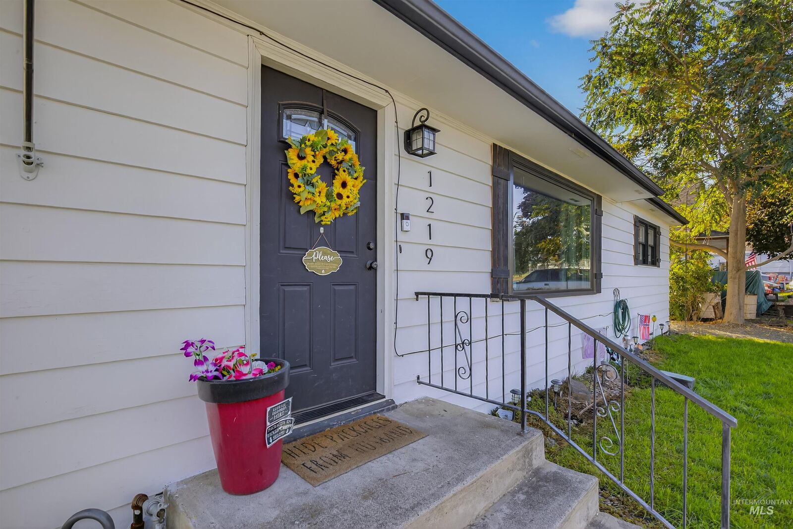 Property Photo:  1219 Billups Street  WA 99403