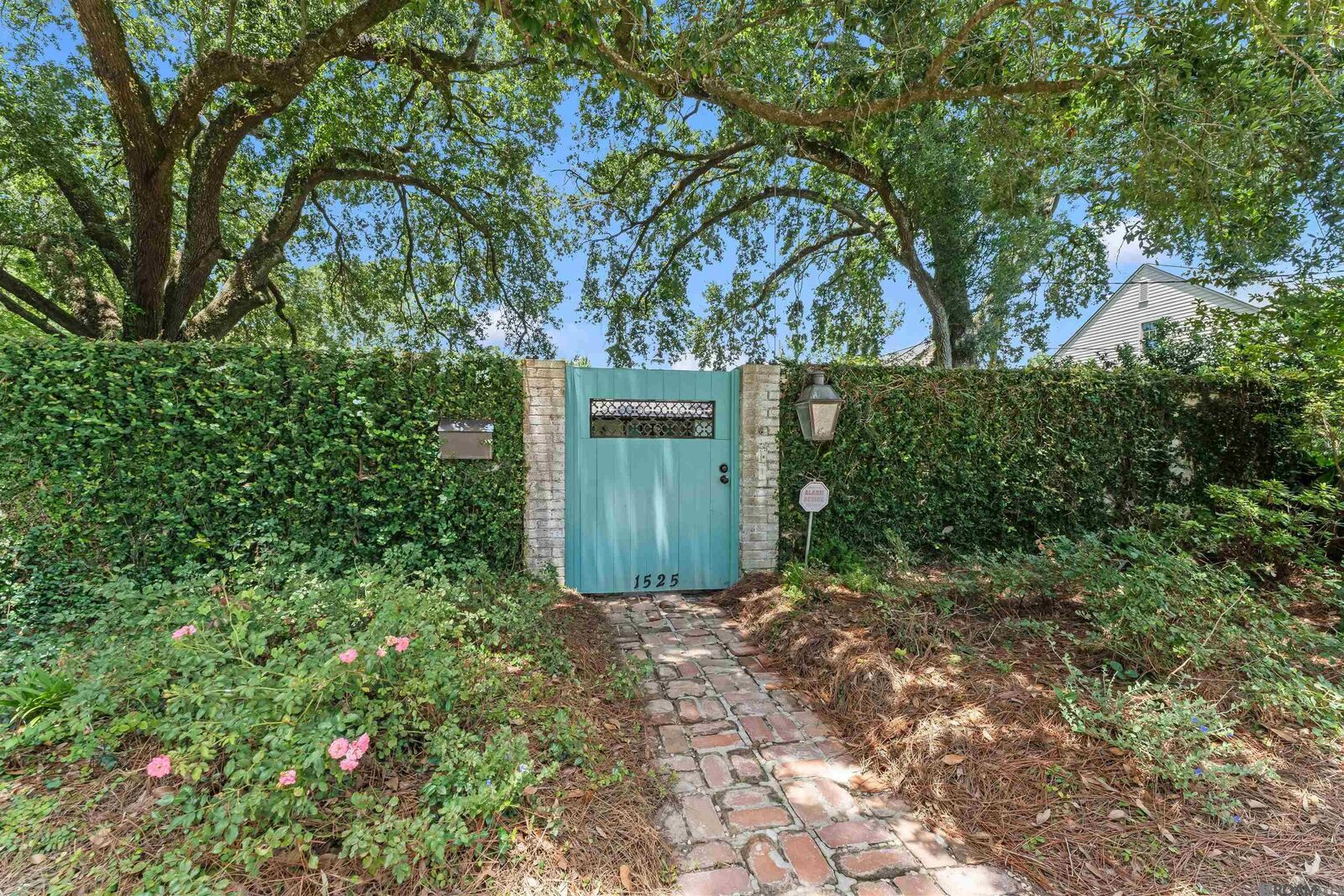 Property Photo:  1525 Brame Dr  LA 70808 