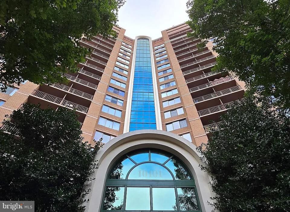 Property Photo: 10101 Grosvenor Place 1004 MD 20852