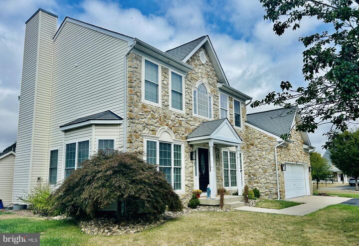 Property Photo:  124 Evergreen Circle  PA 17019 