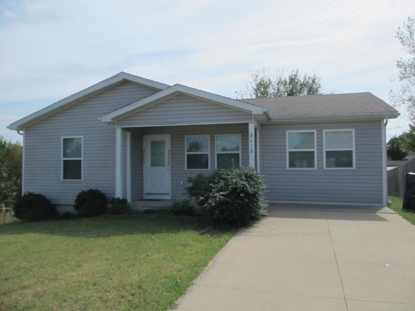 Property Photo:  2512 Emery Dr  MO 65202 