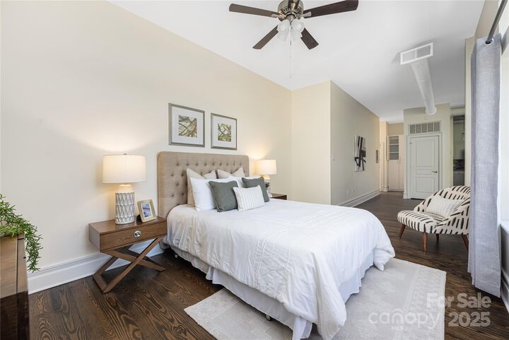 Property Photo:  404 N Laurel Avenue 28  NC 28204 