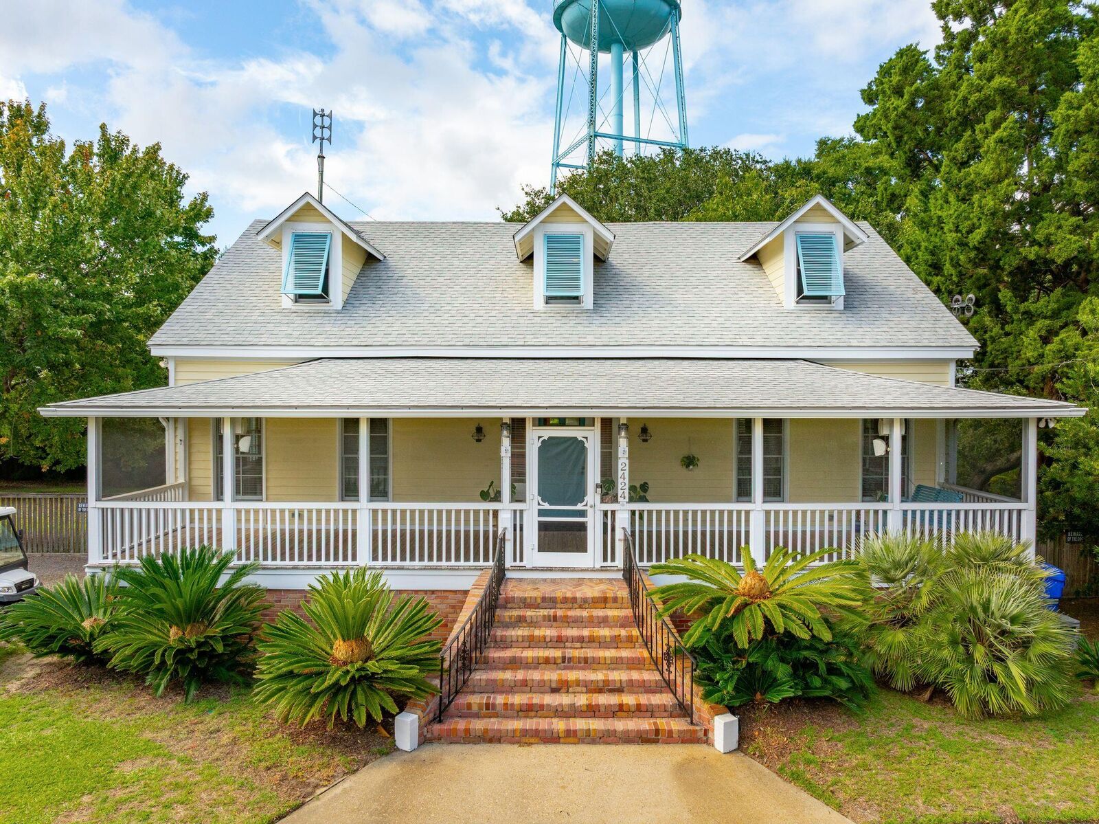 Property Photo:  2424 Middle Street  SC 29482 