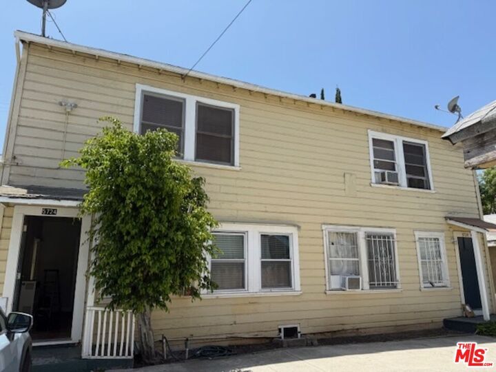 Property Photo: 5724 La Mirada Ave CA 90038