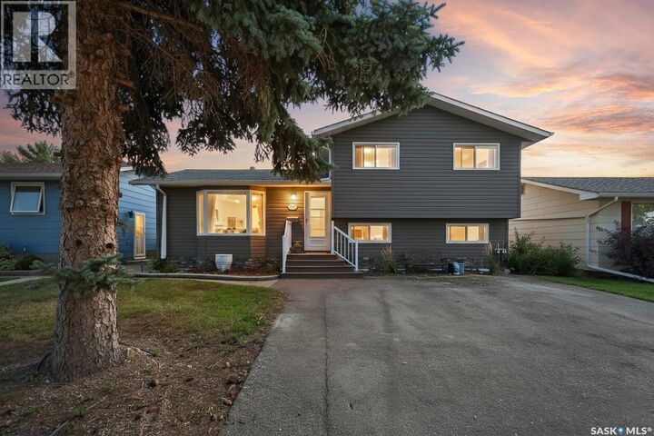 1082 Corman Crescent  Moose Jaw SK S6H 6W1 photo