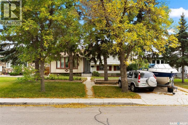 Property Photo:  1015 12th Avenue E  SK S4N 4W1 