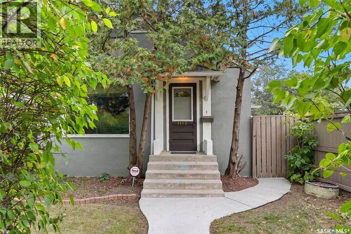 Property Photo:  1112 B Avenue N  SK S7L 1G1 