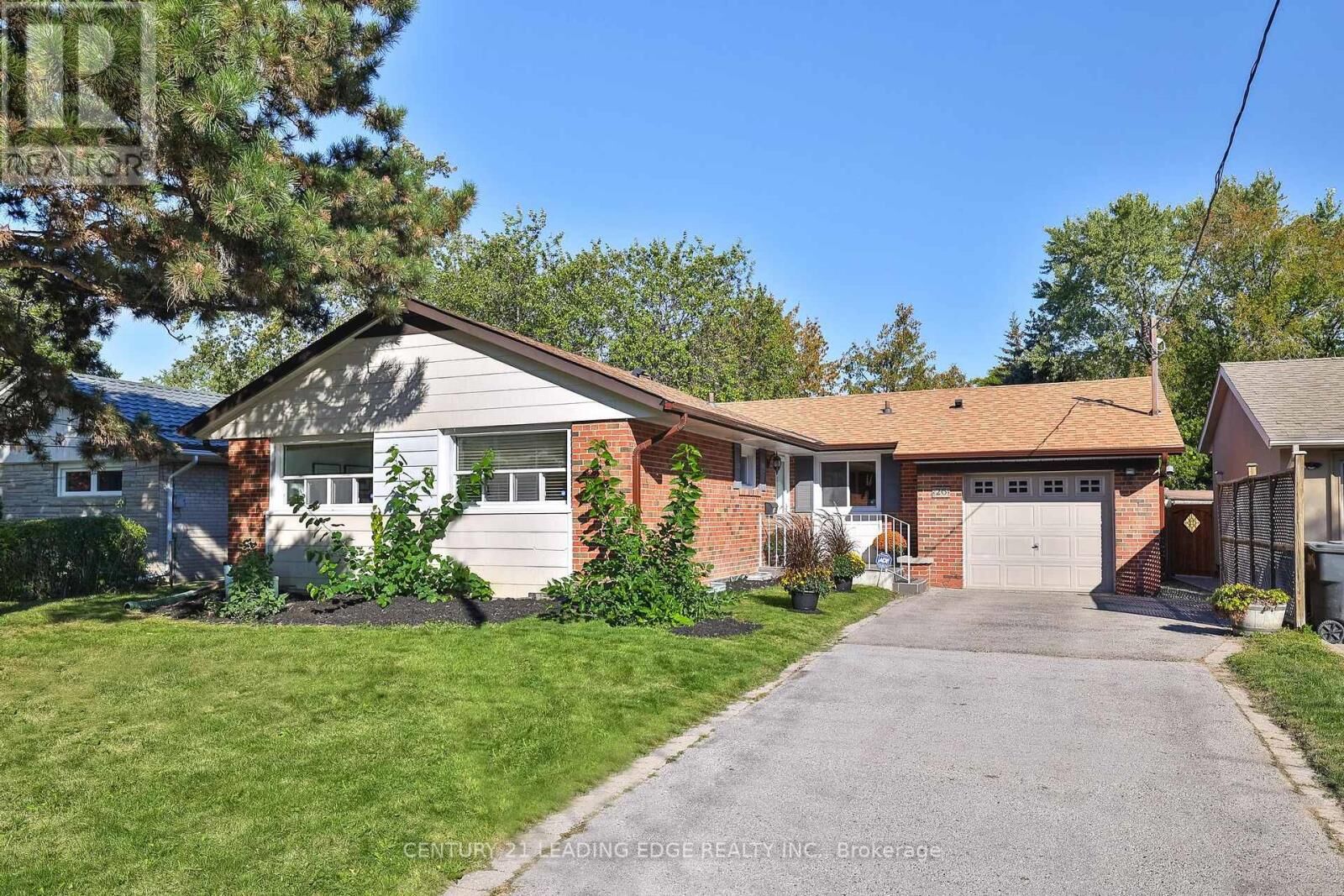 Property Photo:  26 Elvaston Drive  ON M4A 1M9 