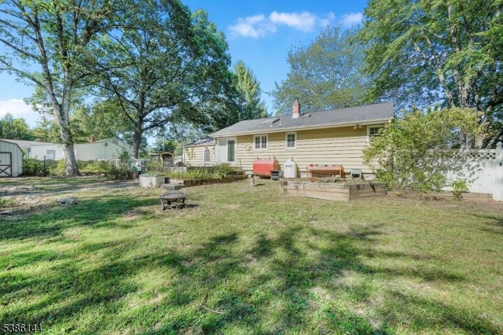 Property Photo:  21 Moosepac Ln  NJ 07438 