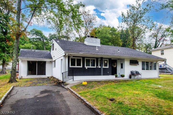 Property Photo:  8 Forest Ter  NJ 07470 