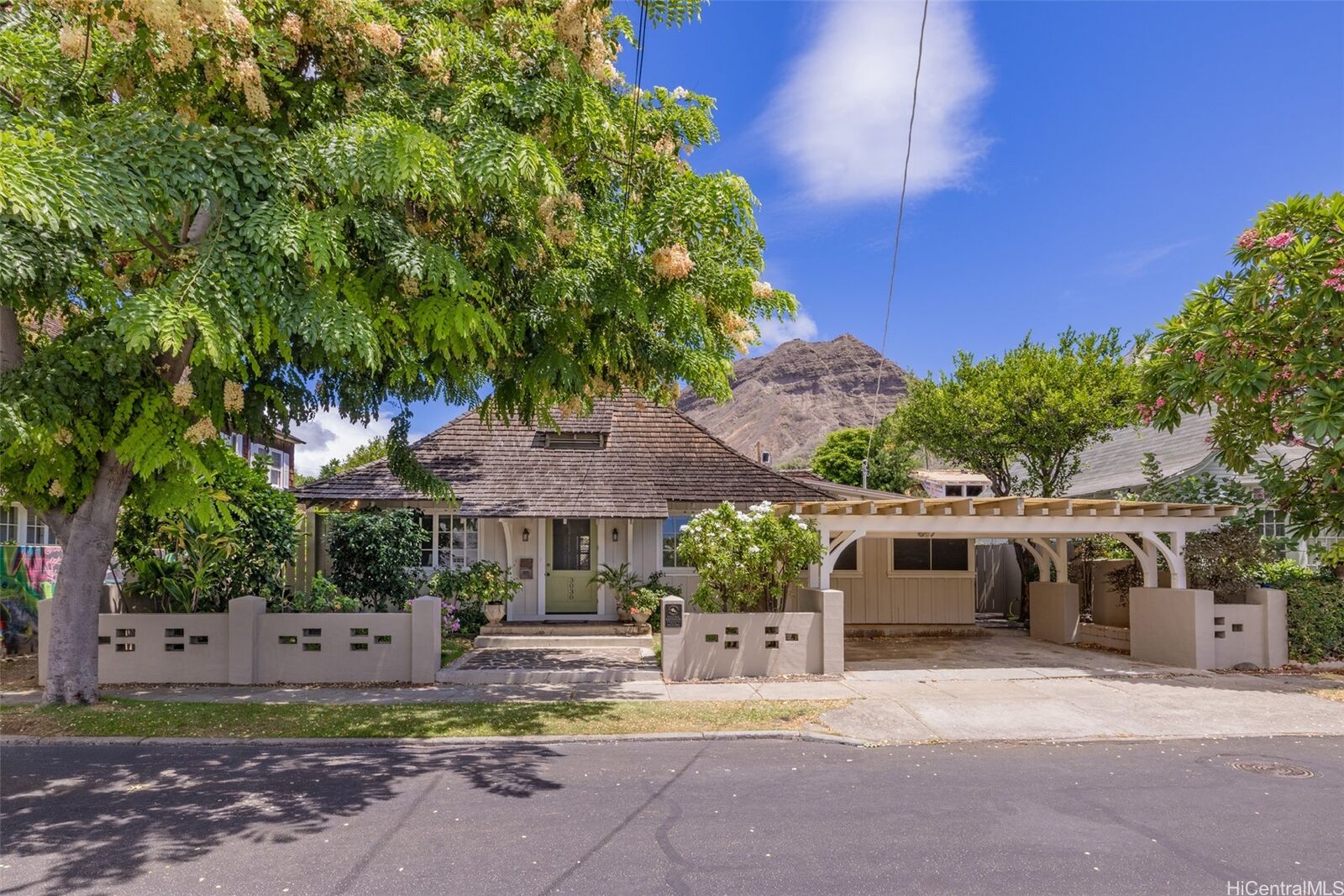 Property Photo:  3030 Kalakaua Avenue  HI 96815 