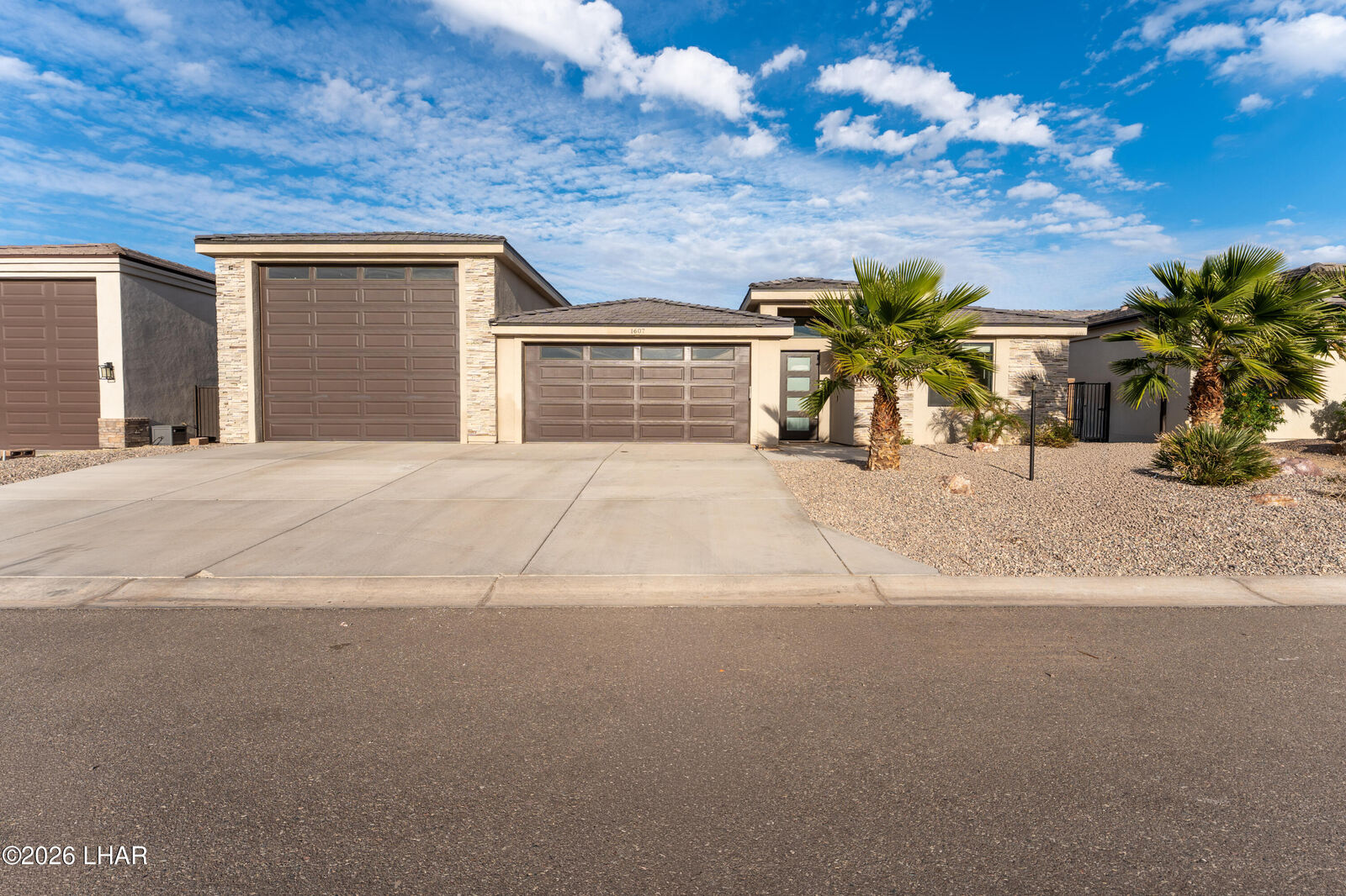 Property Photo:  1607 E Laurel Dr  AZ 86404 