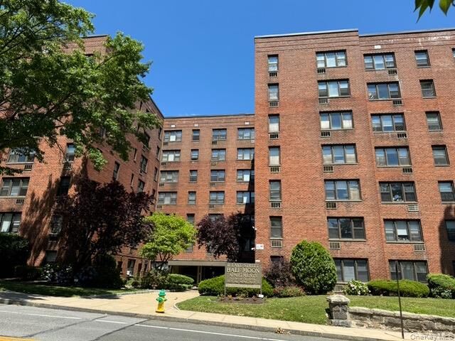 Property Photo: 11 Lake Street 5B NY 10603