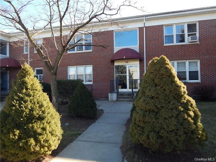 Property Photo:  4 Arlington Street 2A  NY 10710 