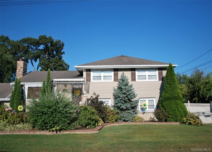 295 W 4th Street  Deer Park NY 11729 photo