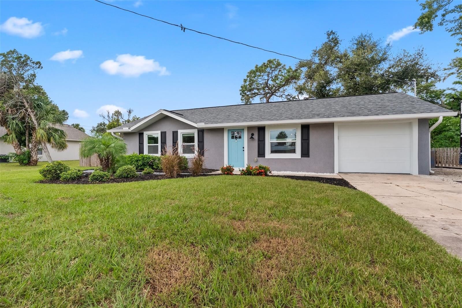Property Photo: 1601 1st Street SE FL 33570