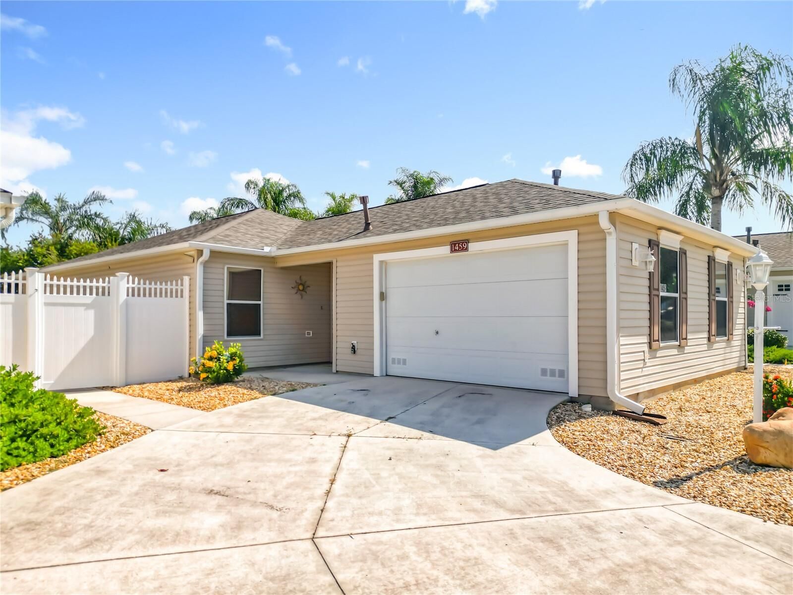 Property Photo: 1459 Gantt Street FL 32162