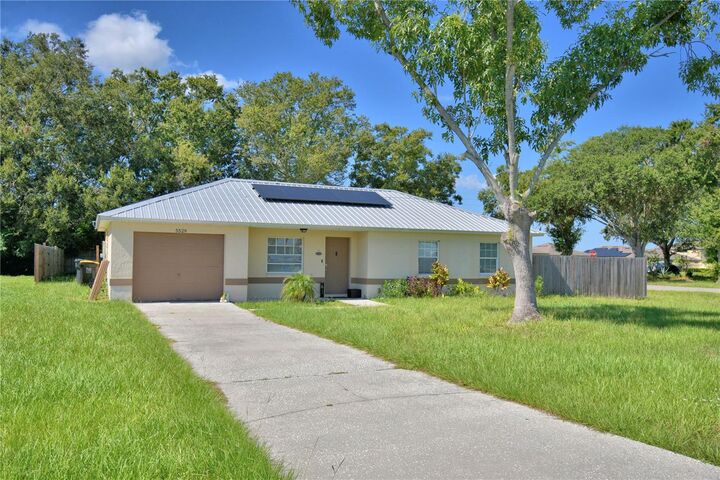 Property Photo: 5529 Viburnum Court FL 33868