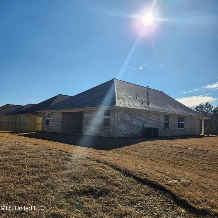 Property Photo:  7721 Ferndale Drive  MS 38654 