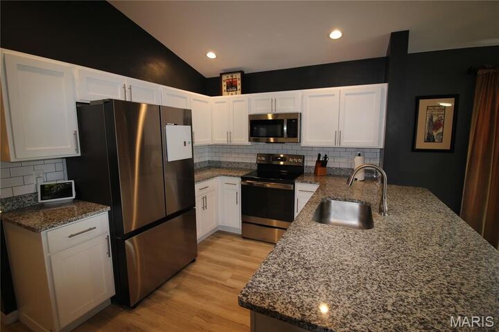 Property Photo:  913 Osage Villa Court  MO 63089 