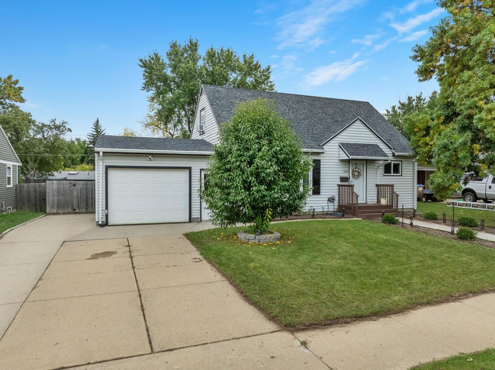 Property Photo: 509 17th Ave SW ND 58701