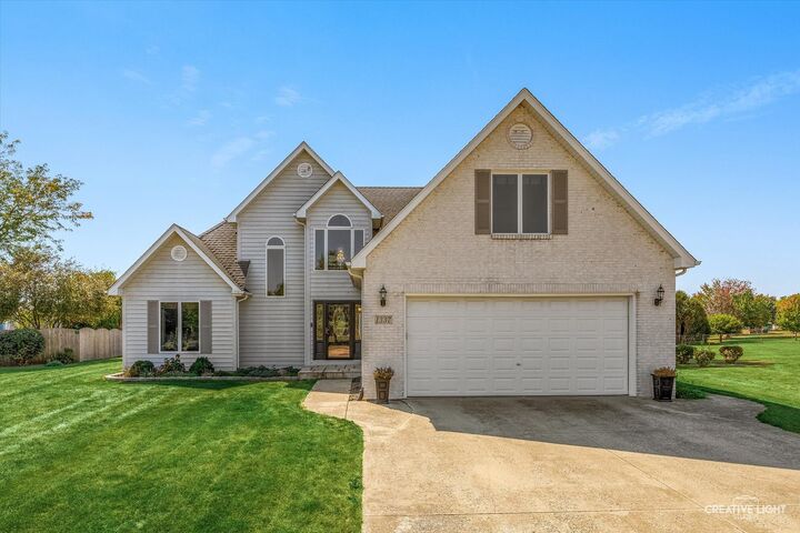 Property Photo: 1337 Deer Run Trail IL 60548