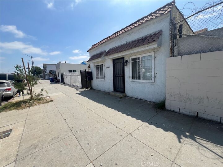 Property Photo: 5881 S Broadway Avenue CA 90003