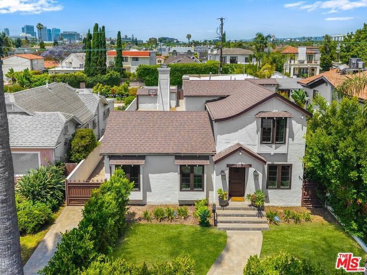 Property Photo: 207 N Doheny Drive CA 90211