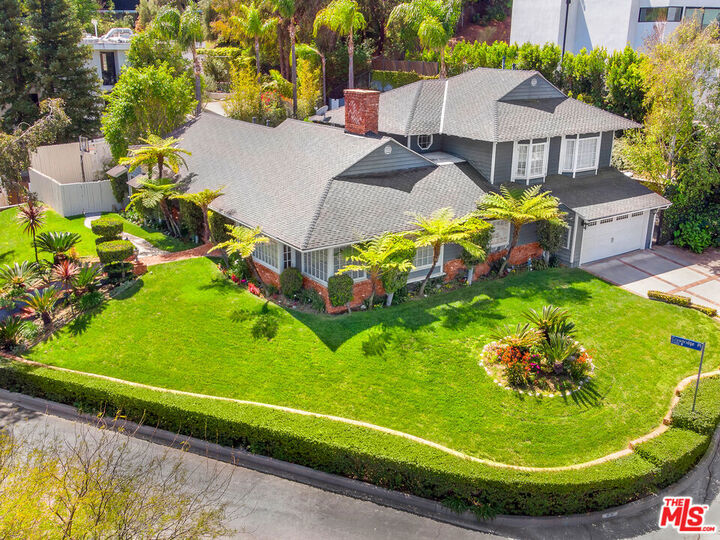 Property Photo: 3690 Crownridge Drive CA 91403