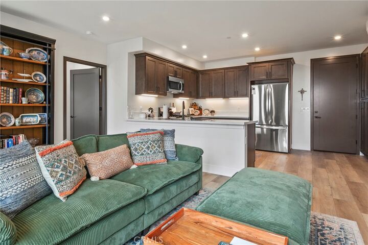 Property Photo:  402 W Grand Ave 401  CA 93433 