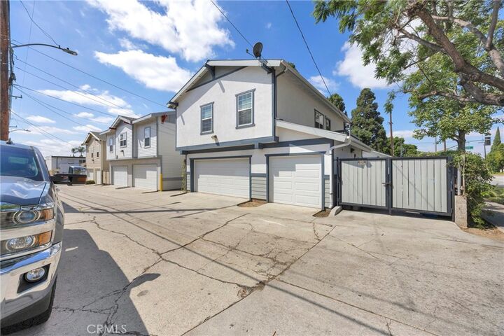 Property Photo:  7602 7614 Pickering Avenue  CA 90602 