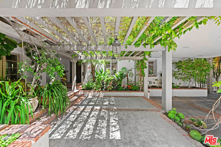 Property Photo:  512 N Palm Drive  CA 90210 