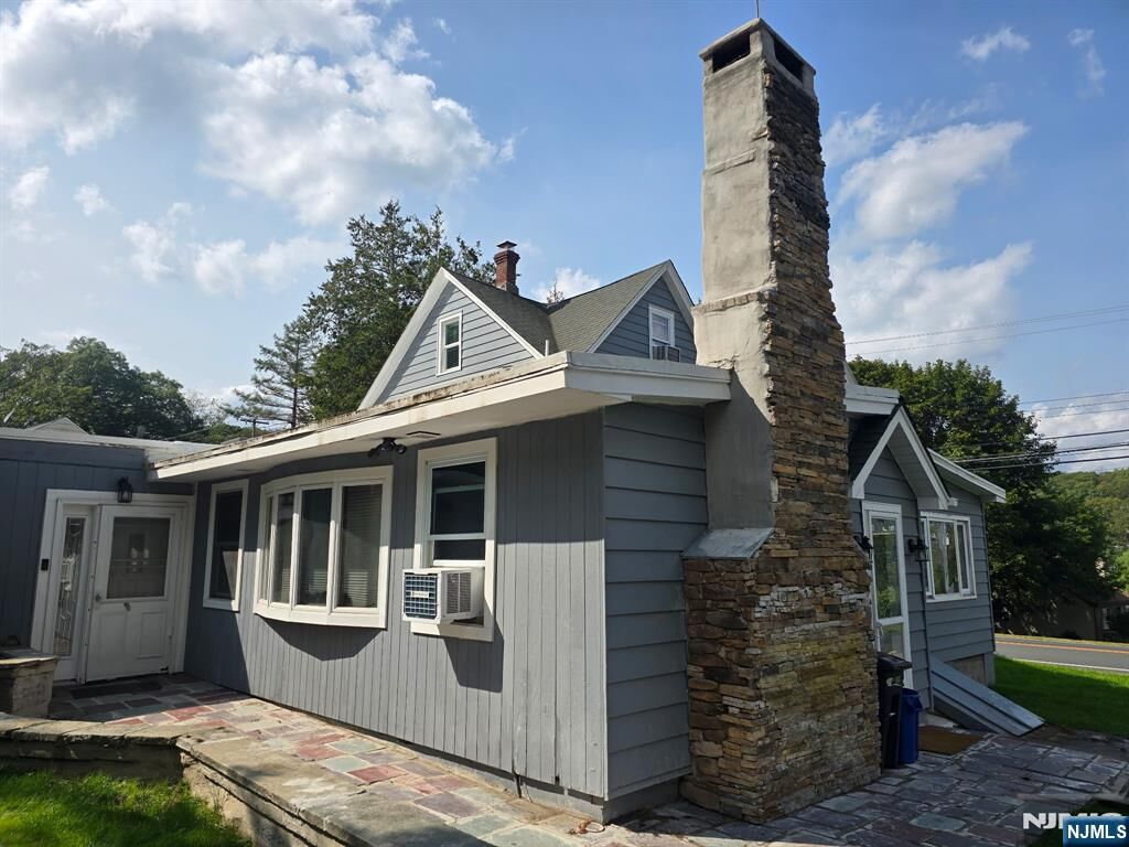 Property Photo:  716 Glen  NJ 07871 