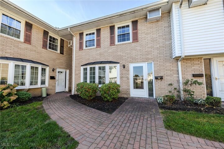 9 Meadowlawn Drive 21  Mentor on the Lake OH 44060 photo