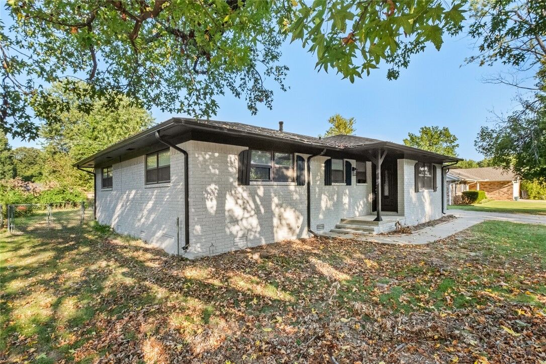 Property Photo:  604 Maria Street  AR 72762 